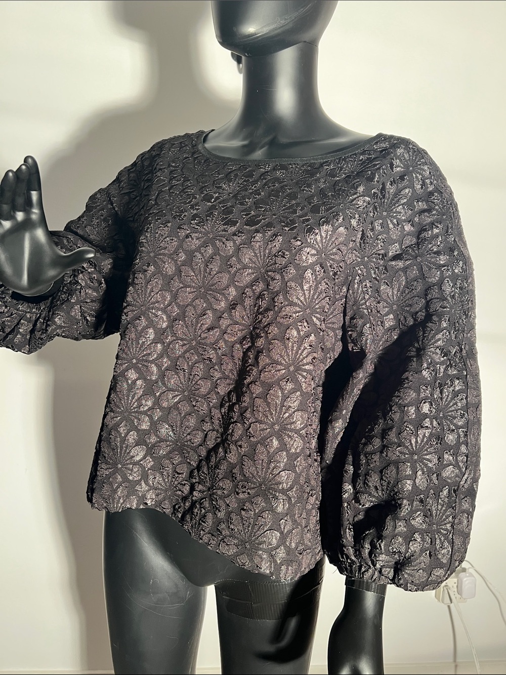 NWOT Max Studio Black Textured Floral Jacquard Long-Sleeve Top - Picture 2 of 10